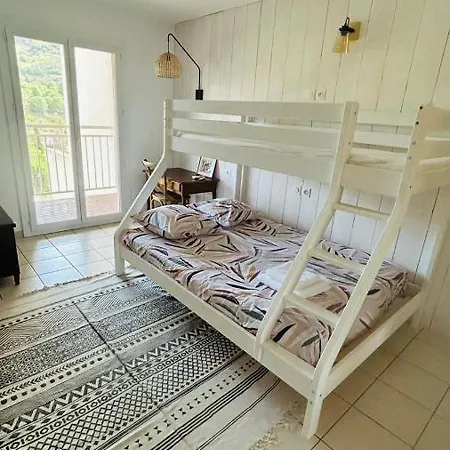 بيت ضيافة Sur Les Hauteurs De كولِيورْ